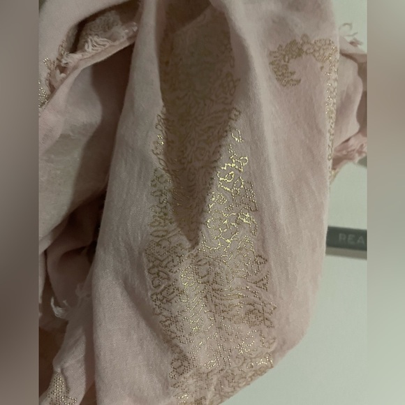 American Eagle Infinity Blush and Gold Scarf - Picture 7 of 9